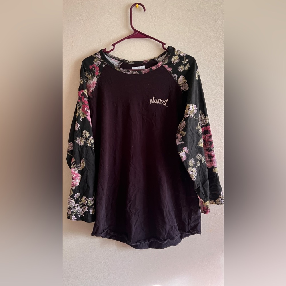 3/4 length floral tee!